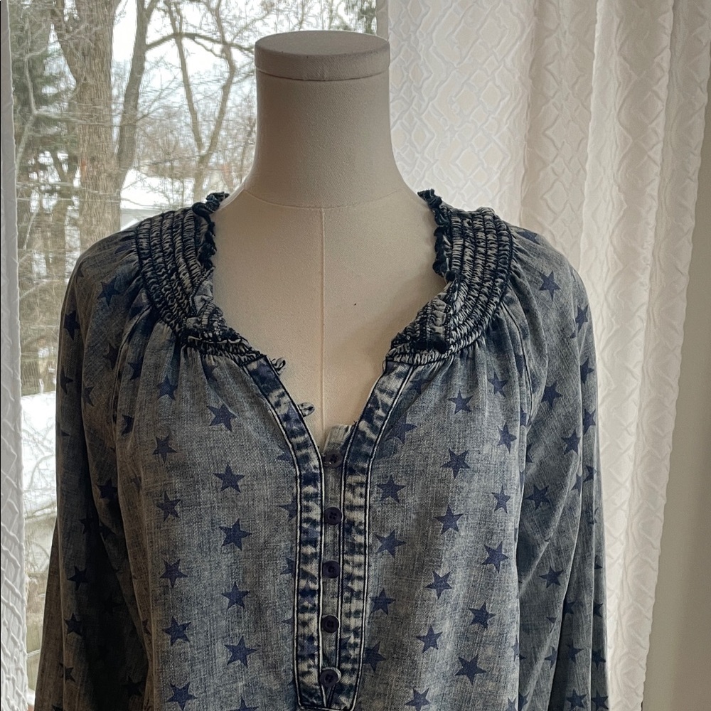 $128 NWT Billy T Melody Star Rizz Print Denim Blouse Small - Picture 2 of 7
